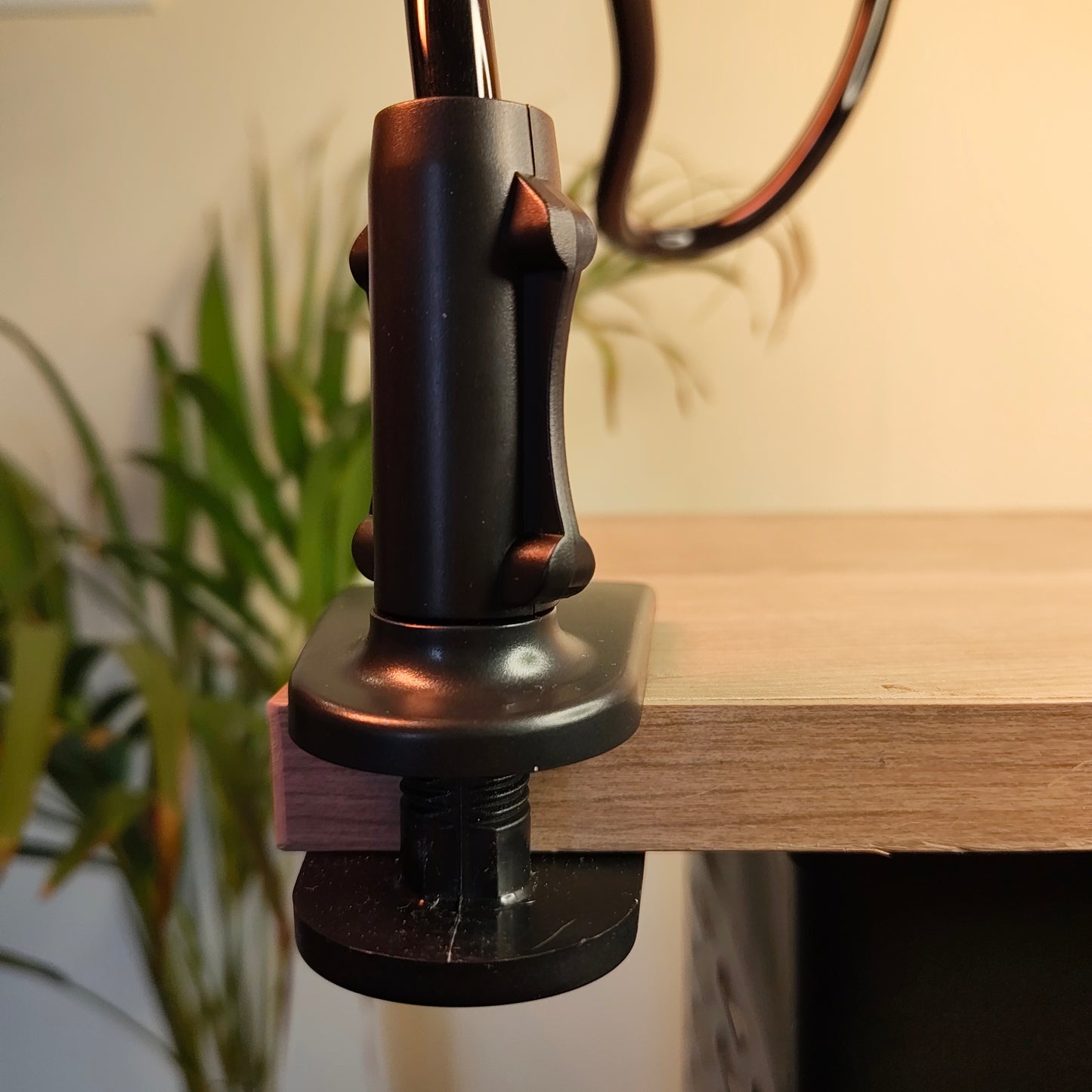 MR DIY PHONE BRACKET (Refurbished)