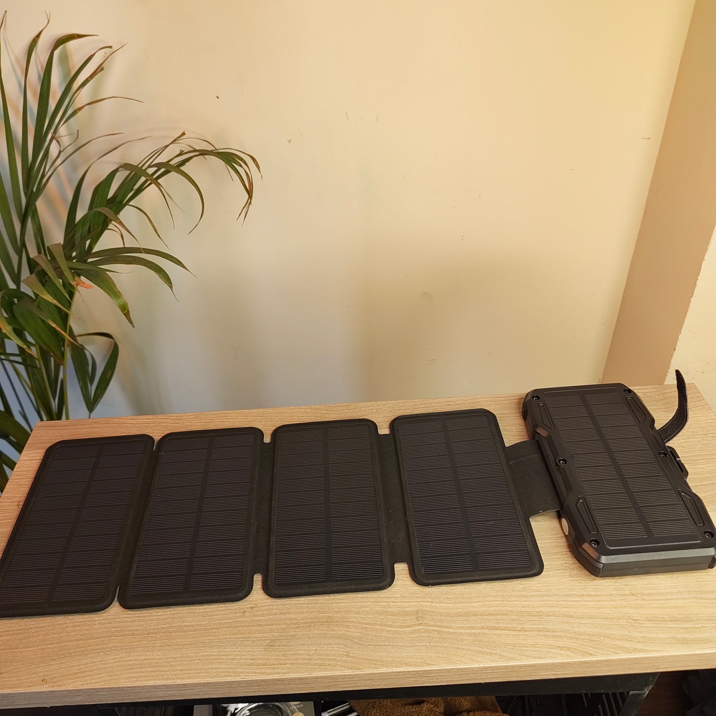AMBRANE 10000 mAh SOLAR POWER BANK (Refurbished)